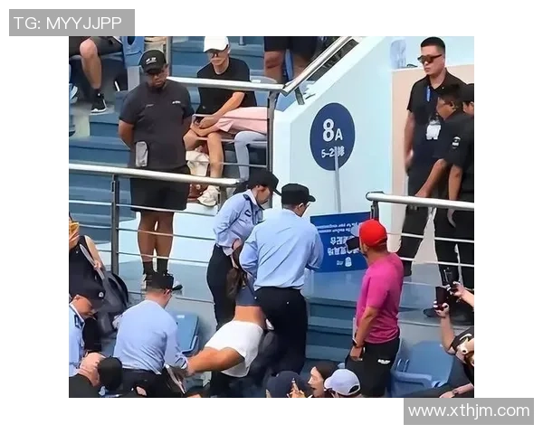 足球明星与女球迷的秘密恋情曝光引发舆论热议与球迷失望