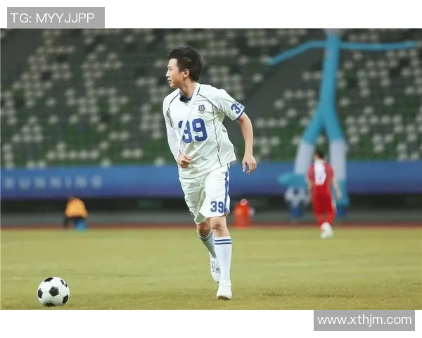 足球明星化身面试官挑战职场新人展现非凡魅力与智慧 足球明星化身面试官挑战职场新人展现非凡魅力与智慧